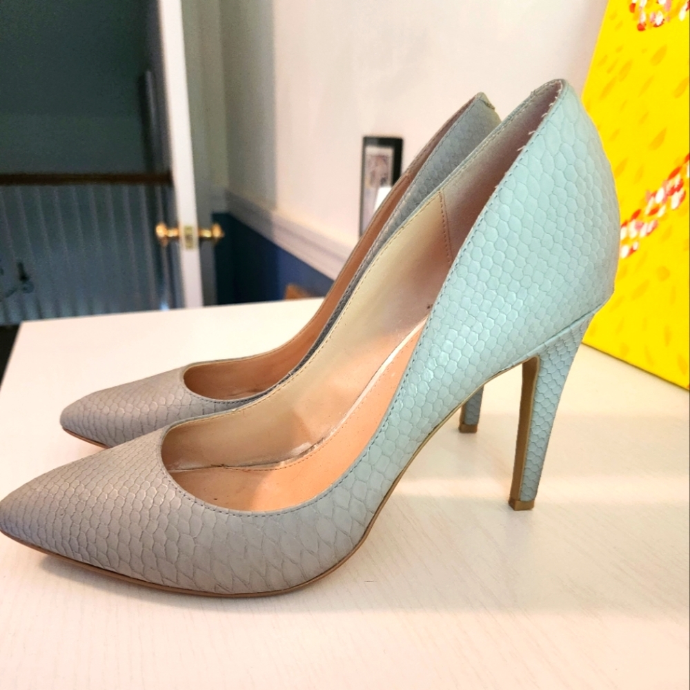 Jessica Simpson pumps